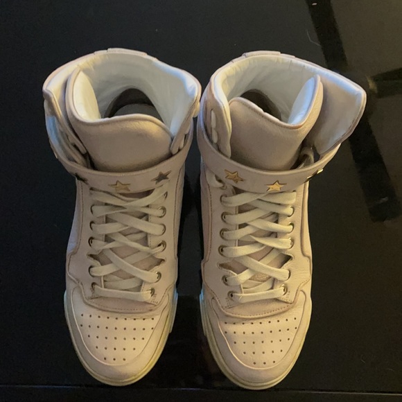 Givenchy Tyson Star Leather High-Top Sneaker - Picture 4 of 4